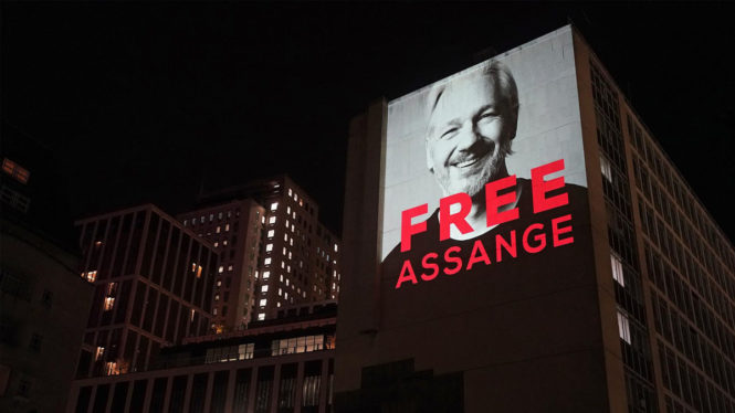 Los abogados de Assange denuncian a la CIA por «espiar ilegalmente sus conversaciones»