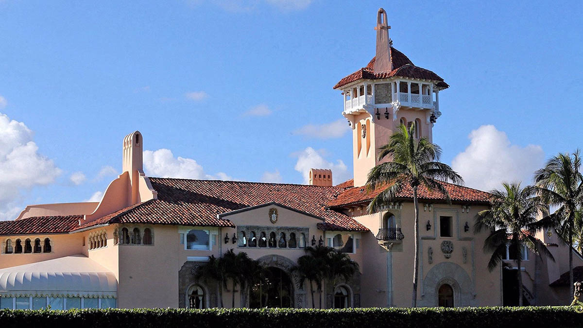 El FBI retiró alrededor de 12 cajas de la mansión de Donald Trump en Florida
