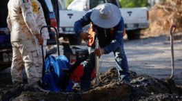 Varios familiares de los mineros atrapados en México desisten del rescate tras 26 días