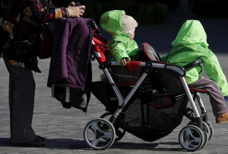 China se abriga ante el invierno demográfico y anuncia un plan para promover la natalidad