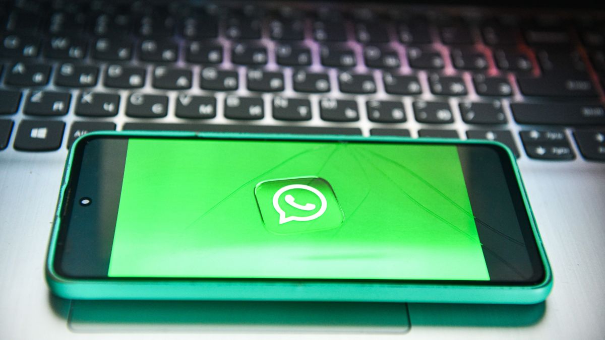 Cómo gestionar los cien mensajes por hora de los grupos de WhatsApp de padres