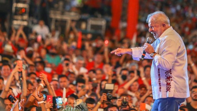 Lula se mantiene a la cabeza de las encuestas a menos de 50 días de las elecciones