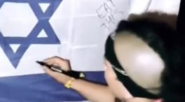 Polémica en Israel después de que un grupo de música catalán ultrajase la bandera hebrea