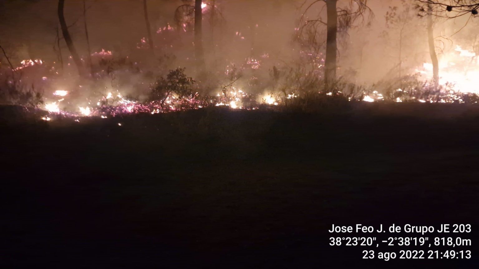 Efectivos del Infoca logran apagar las llamas en los seis focos del incendio de Benatae (Jaén)