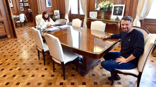 Pablo Iglesias visita a Cristina Kirchner, quien lo apoya en su crítica a los medios