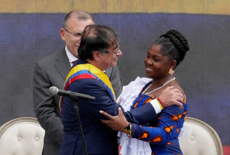 Gustavo Petro es investido y se convierte en el primer presidente de izquierdas de Colombia