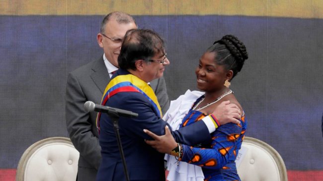 Gustavo Petro es investido y se convierte en el primer presidente de izquierdas de Colombia