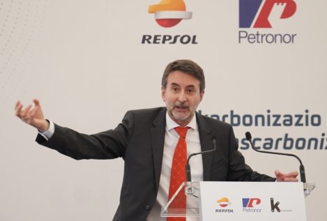 El consejero delegado de Repsol carga contra el impuesto a las energéticas