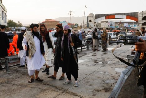 España evacúa a 265 colaboradores afganos un año después de la toma talibán de Kabul