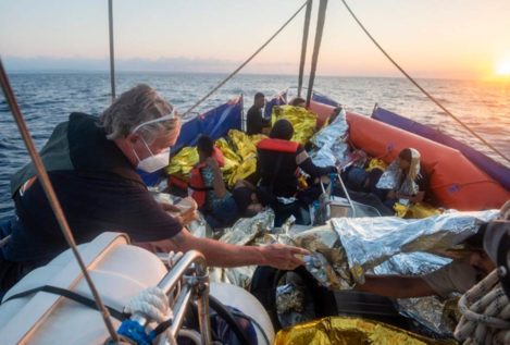 Lampedusa registra un nuevo récord de llegada de inmigrantes con 50 embarcaciones en un día