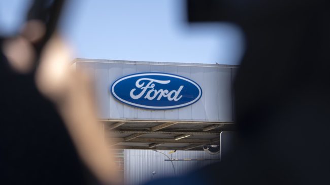 Ford renuncia al Perte pero mantiene su compromiso con la planta de Almussafes
