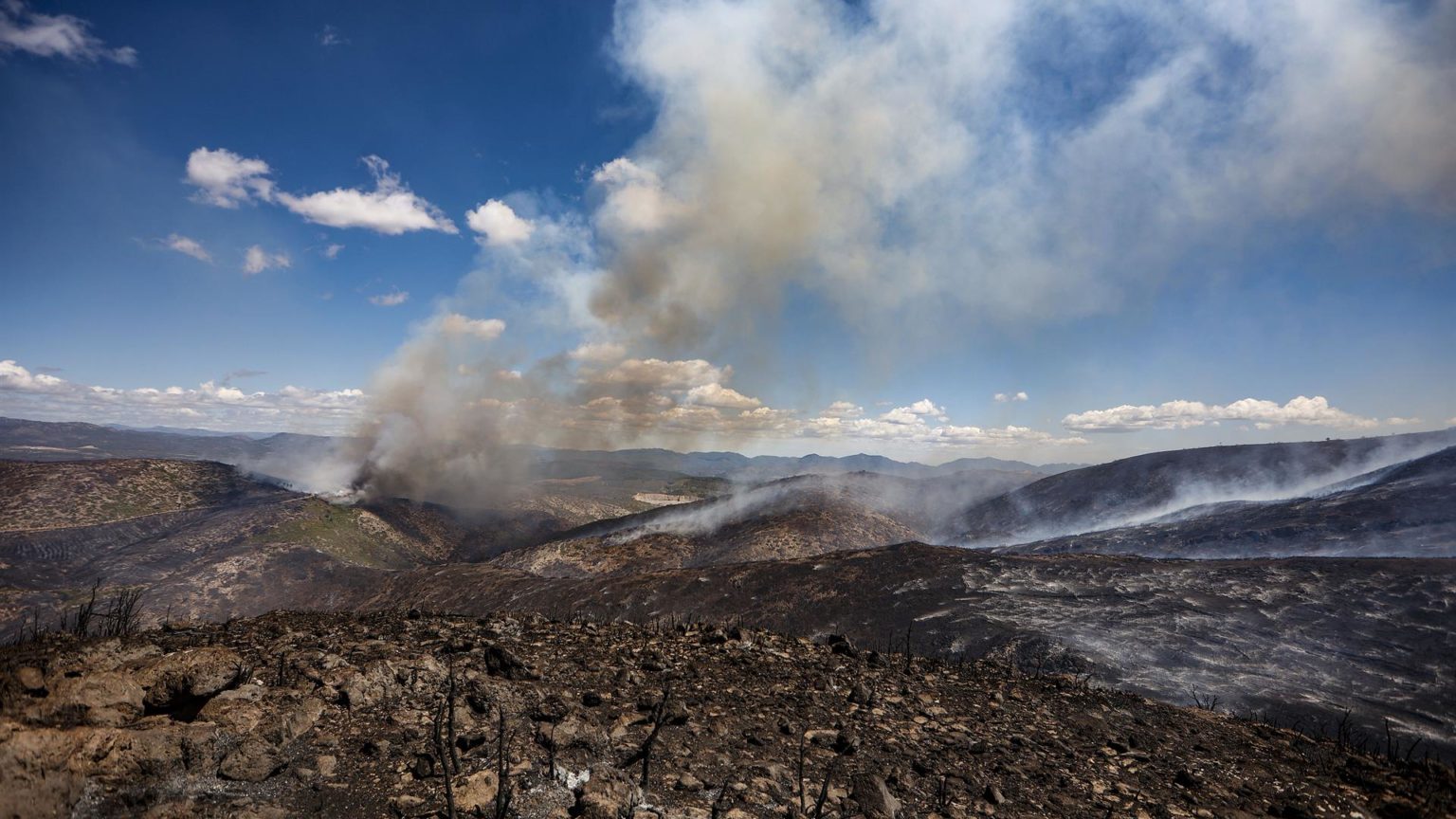 El incendio de Bejís afecta a 19.000 hectáreas y se ensaña con la zona de la Cueva Santa