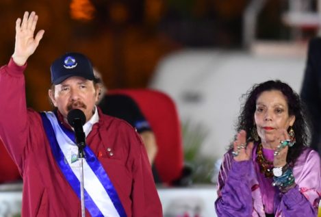 El régimen de Ortega redobla su ataque contra la Iglesia Católica y detiene a un obispo