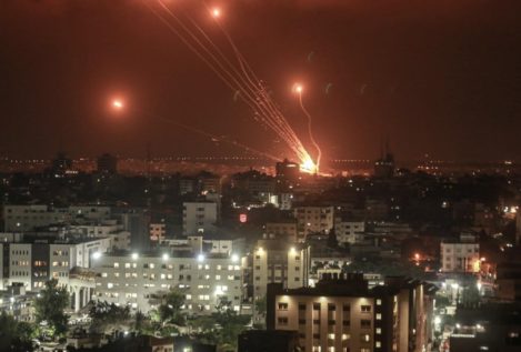 Israel rehúye el alto el fuego y amenaza con prolongar los ataques a Gaza una semana