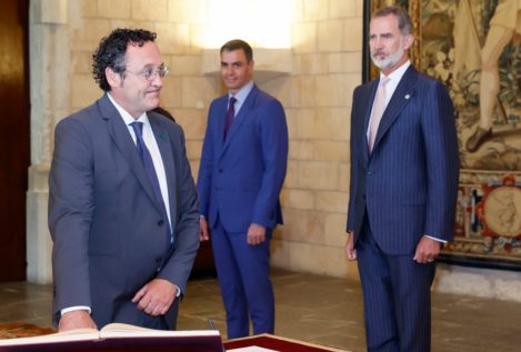 El nuevo fiscal general promete su cargo ante el Rey en el Palacio de Almudaina