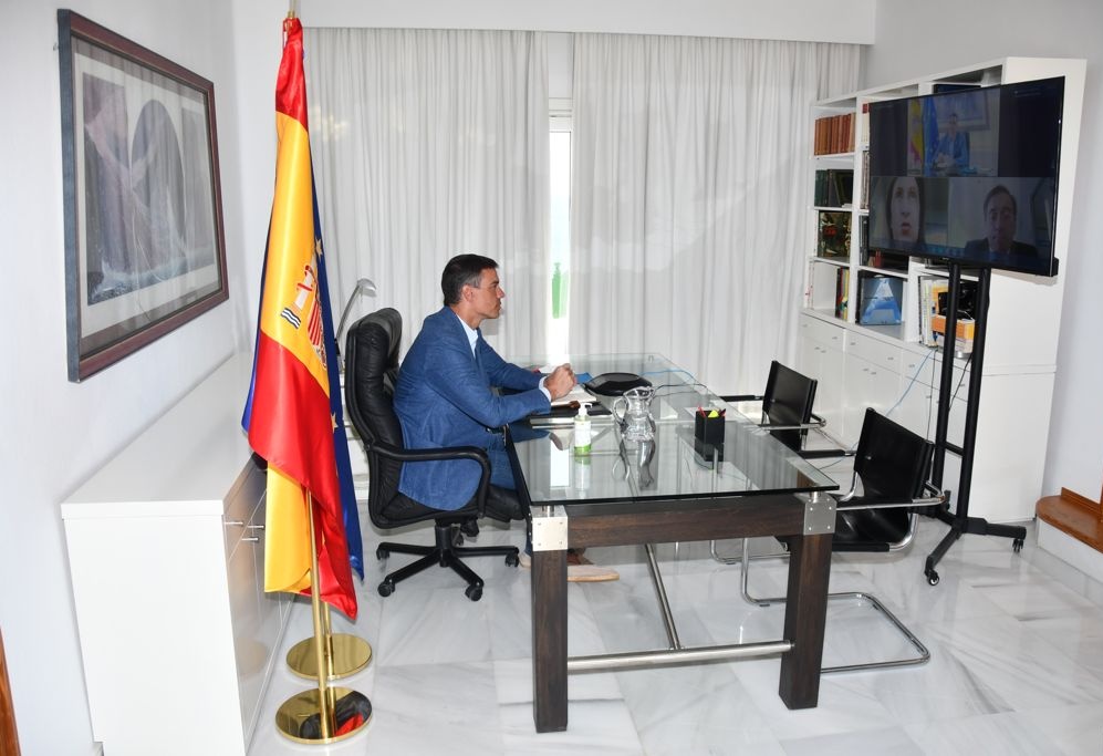 El presidente del gobierno español, Pedro Sánchez, en Lanzarote, el pasado 18 de agosto, siguiendo la evacuación de españoles en la Afganistán / Moncloa