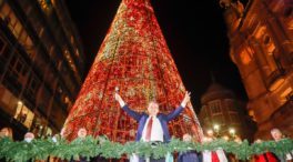 Vigo coloca sus 11 millones de luces navideñas, que estarán menos tiempo encendidas