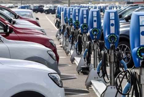 España tarda más de un año en dar permisos para puntos de recarga de coche eléctrico