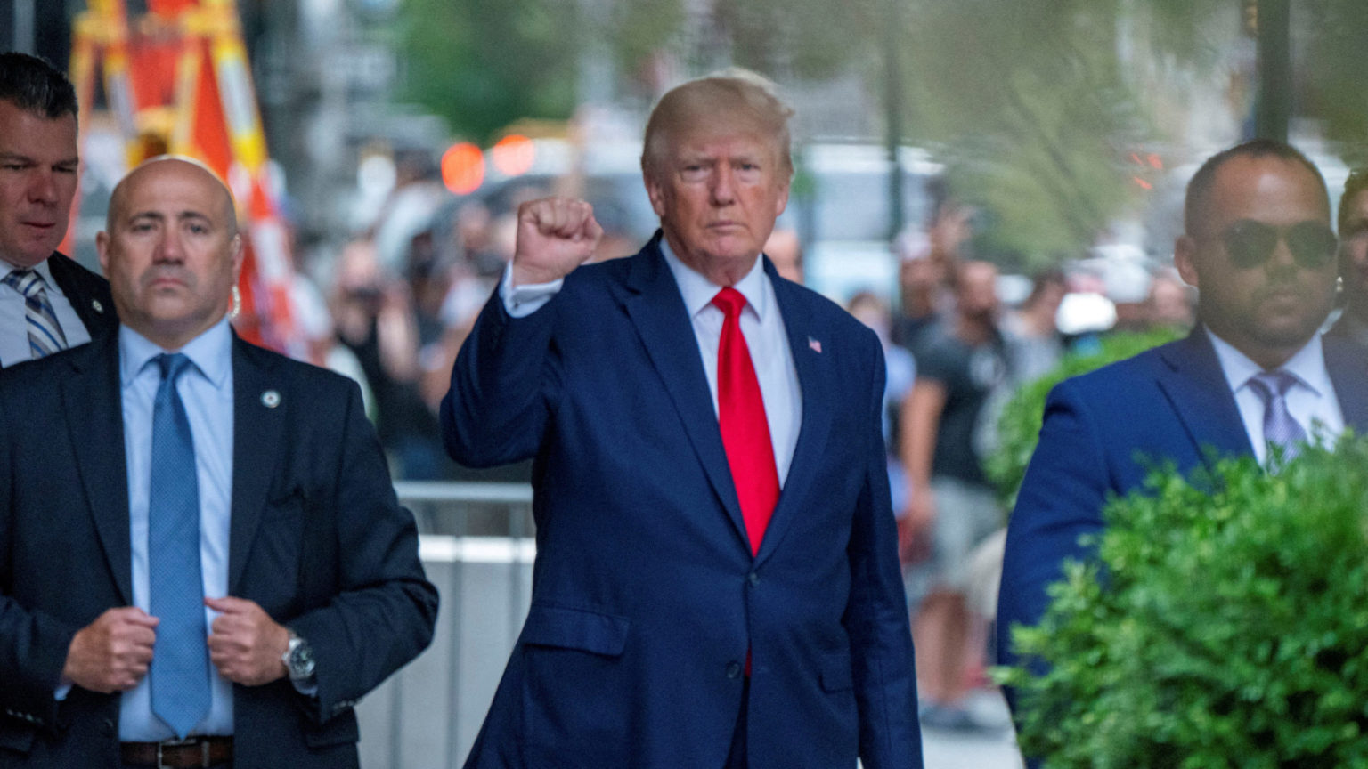La fiscalía de EEUU difunde el documento editado con las razones del registro a Trump