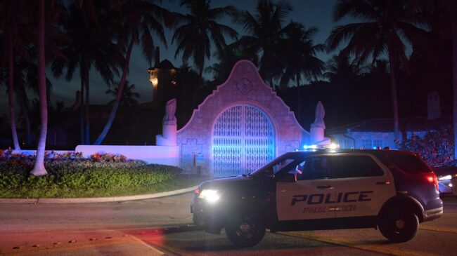 El FBI entra en Mar-a-Lago, la residencia de Trump en Florida