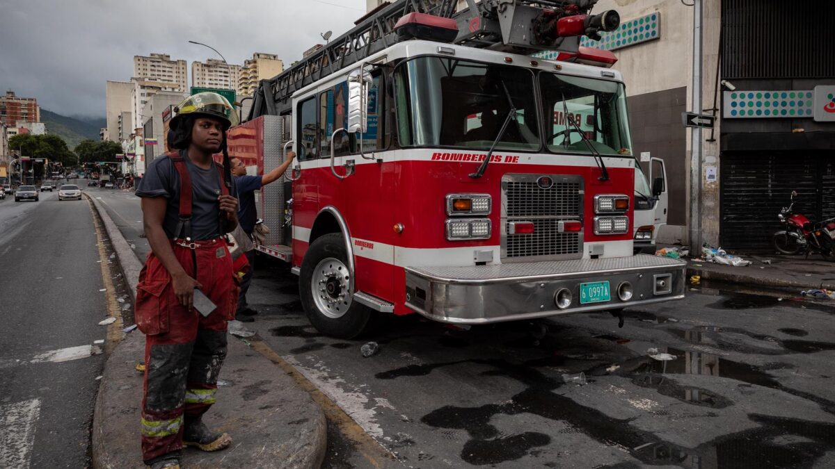 (VÍDEO) Un incendio arrasa más de 250 comercios de un mercado en Venezuela