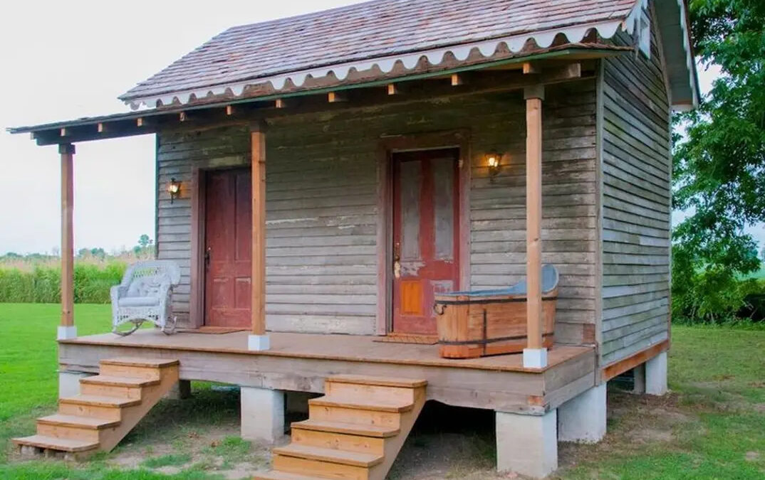 Airbnb, forzada a retirar de su oferta una vivienda que incluía «una cabaña de esclavos de 1830» tras una denuncia viral