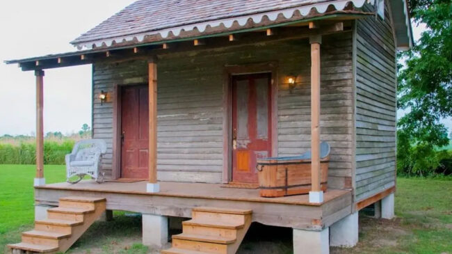 Airbnb, forzada a retirar de su oferta una vivienda que incluía "una cabaña de esclavos de 1830" tras una denuncia viral