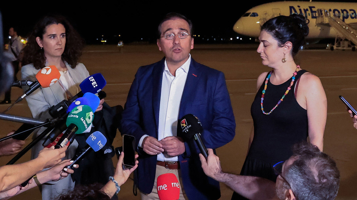 Albares anuncia que seguirá la evacuación de colaboradores afganos: «No se dejará a nadie»