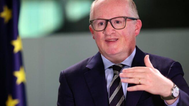 El economista jefe del BCE aboga por subir los tipos a un "ritmo constante"