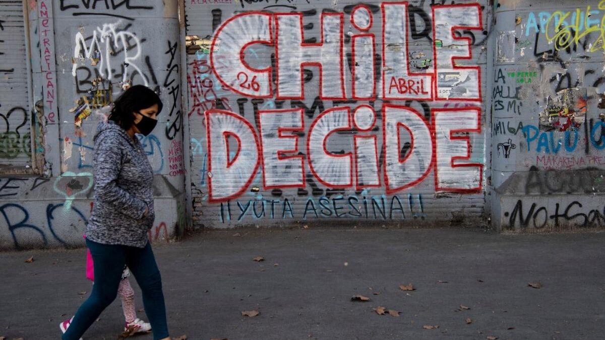 Multas de 35 a 201 dólares por no votar la nueva Constitución en Chile