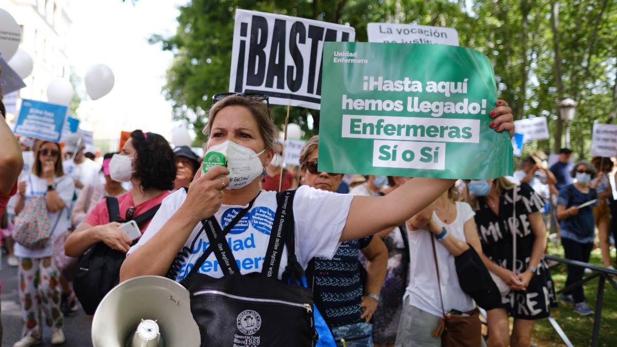 Sobran veterinarios y faltan enfermeros:  los sindicatos piden ajustar las plazas universitarias