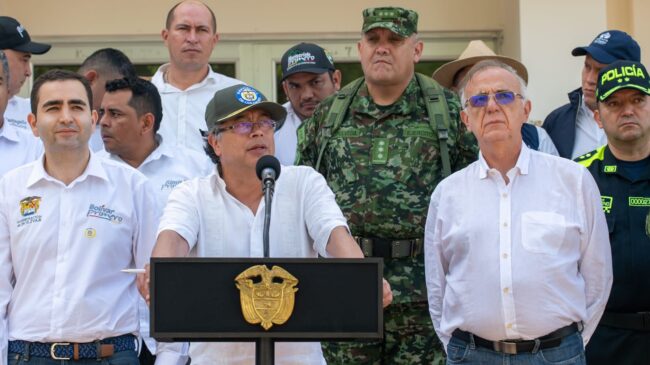 Petro suspende las órdenes de captura y extradición sobre los negociadores de la guerrilla del ELN