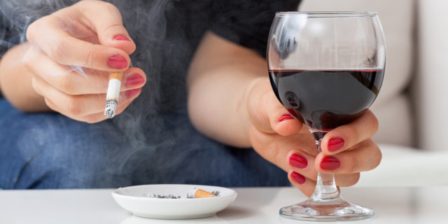 Casi la mitad de las muertes por cáncer se deben al consumo de tabaco, alcohol y a la obesidad, según un estudio