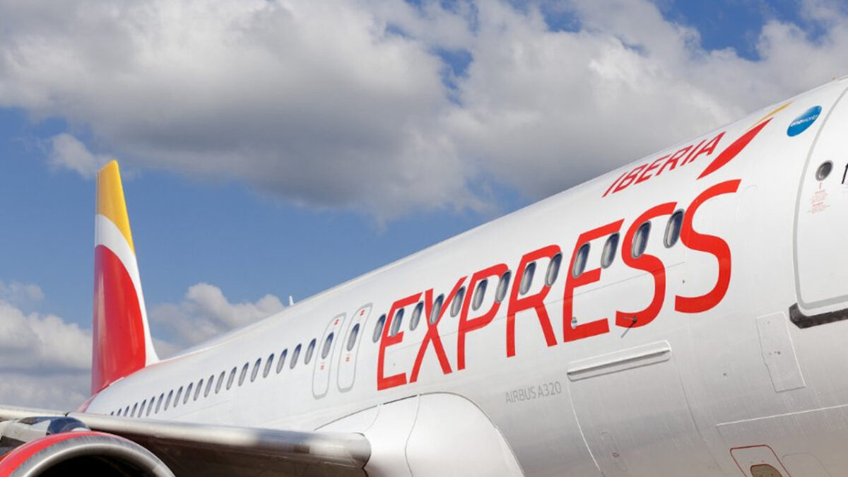Iberia Express suspende diez vuelos en su segundo día de huelga para exigir mejoras salariales
