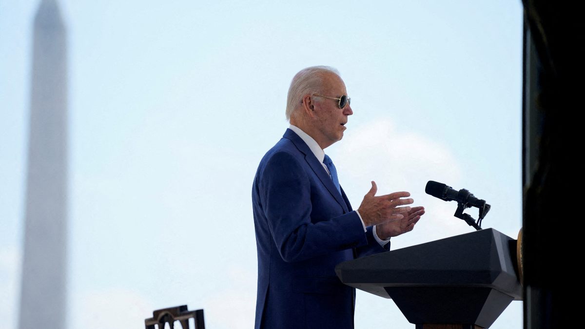Biden da negativo en una prueba de covid-19 pero seguirá en aislamiento