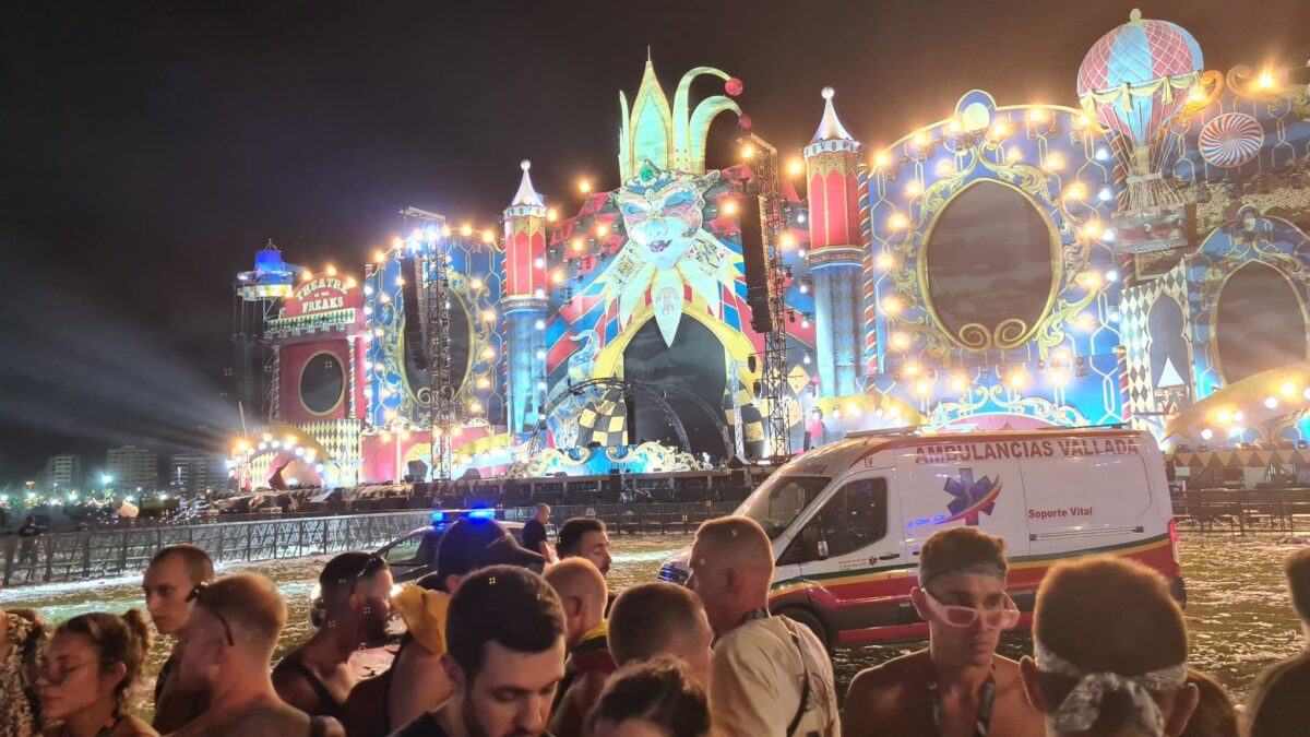 El Medusa Festival en Cullera es cancelado tras fallecer un joven al caerse parte del escenario por el viento