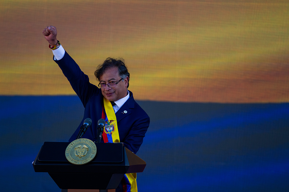 Petro insta al ELN a dejar las armas en su discurso de investidura