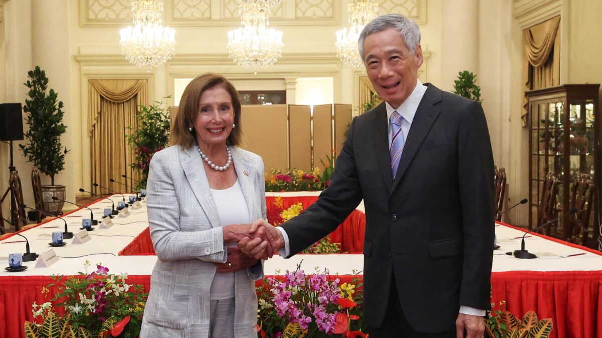 Nancy Pelosi arranca su gira asiática marcada por un posible viaje a Taiwán hablando precisamente de la isla con Singapur