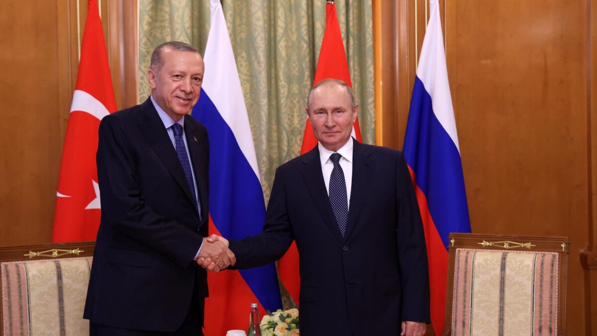 Putin y Erdogan acuerdan el pago parcial del gas en rublos y desbloquear por completo las exportaciones de cereal