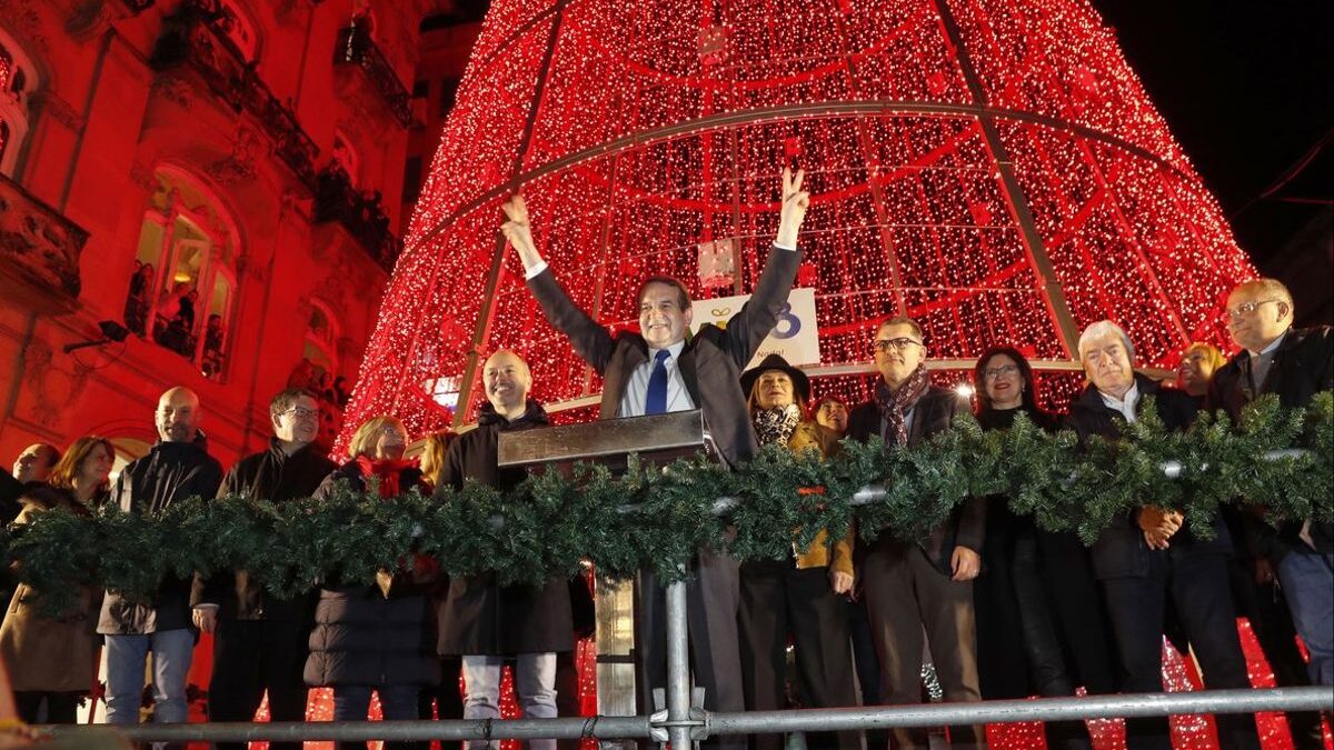 El alcalde de Vigo renuncia a prescindir de sus 11 millones de luces de Navidad ante la crisis energética: «Sería un drama económico»