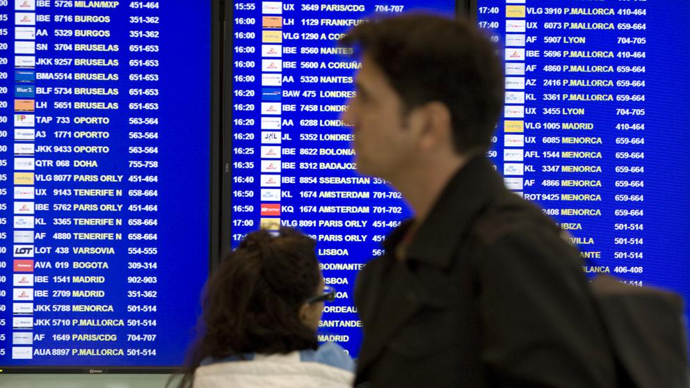 ¿Qué derechos tienen los viajeros si se cancela o se retrasa un vuelo?