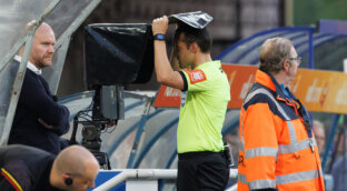 Guía del arbitraje español para el arranque de La Liga: cambios de reglas y criterios