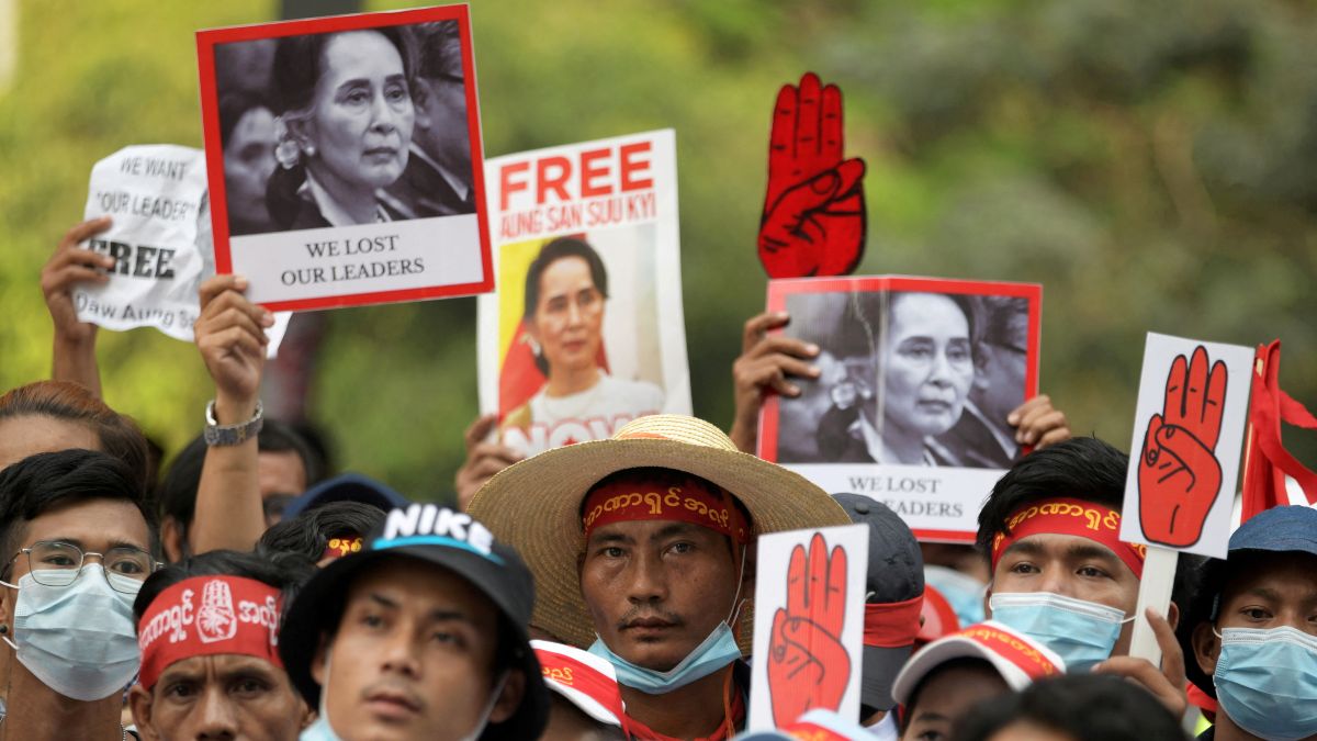 Condenada a otros seis años de cárcel la exlíder birmana Aung San Suu Kyi