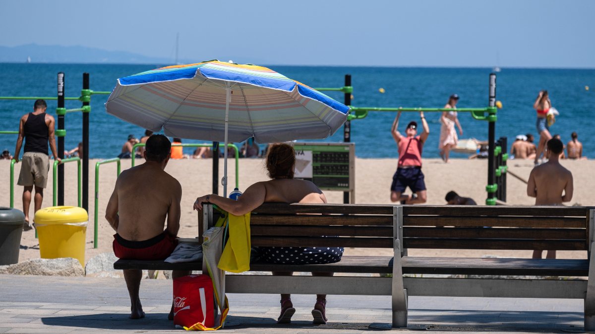 El calor y las tormentas ponen en alerta a cinco comunidades