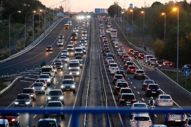 Francia pide a Alemania mantener el fin de los coches de combustión en 2035: "Tenemos que conservar esa ambición"