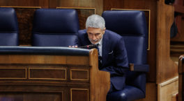 Las revelaciones judiciales sobre la expulsión 'ilegal' de menores en Ceuta cercan a Marlaska