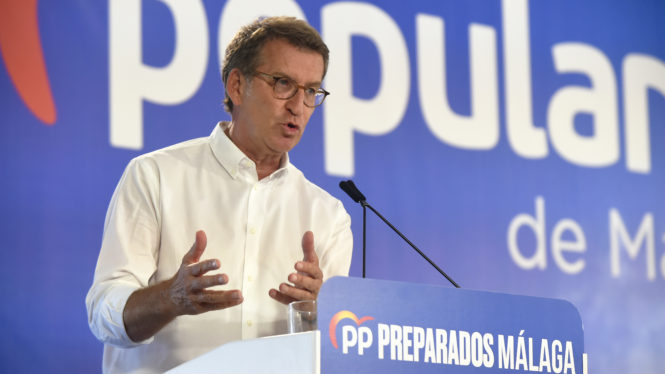 Feijóo critica un Gobierno de Sánchez que hace «oposición a la oposición»