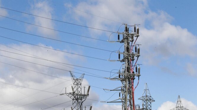 El precio de la luz baja este domingo un 10%, hasta los 137 euros/MWh