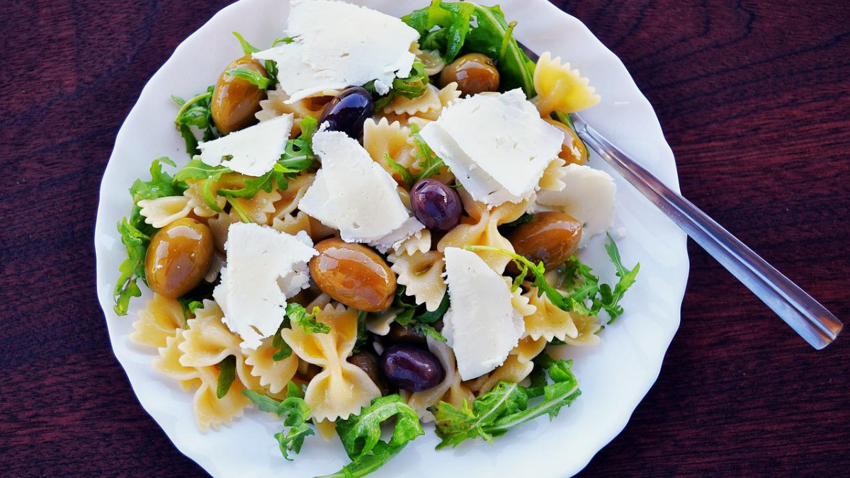 Ensalada de pasta en verano: cómo convertirla en el plato que tu salud pide en cuatro pasos
