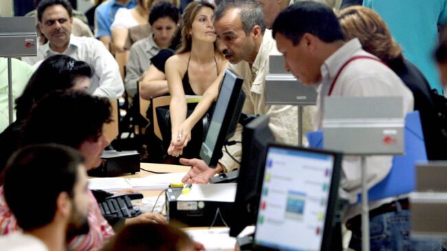 España registró en 2021 un récord de solicitudes para residir y trabajar por parte de extranjeros: más de 866.790